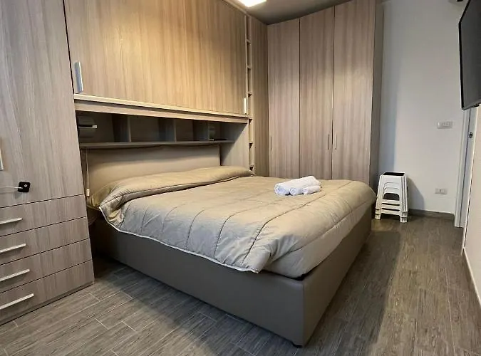 Pm 10 Via Joan Miro Guest House