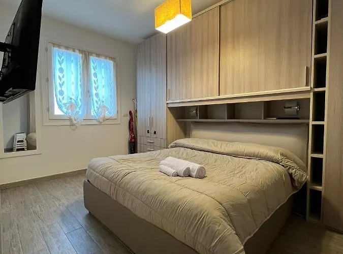 Pm 10 Via Joan Miro Guest House